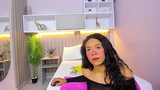 Snapshot of pinktaylor_ chatting on June 2026 04:10:02 AM pinktaylor online show from June 2026 04:10:02 AM