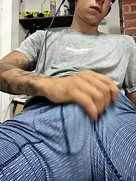 Snapshot of tom_latin chatting on June 2026 01:14:01 AM tom latin online show from June 2026 01:14:01 AM