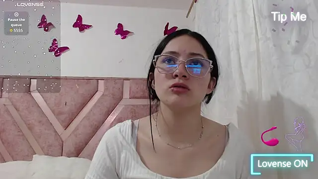 Snapshot of Angel-Hott_ chatting on June 2026 04:31:02 AM Angel-Hott online show from June 2026 04:31:02 AM
