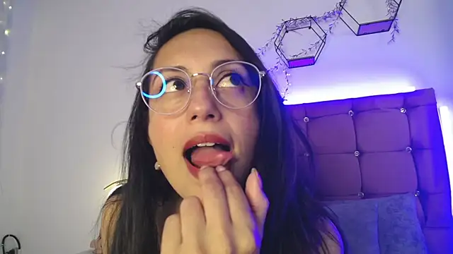 Alana-swett online show from May 2026 01:17:01 PM