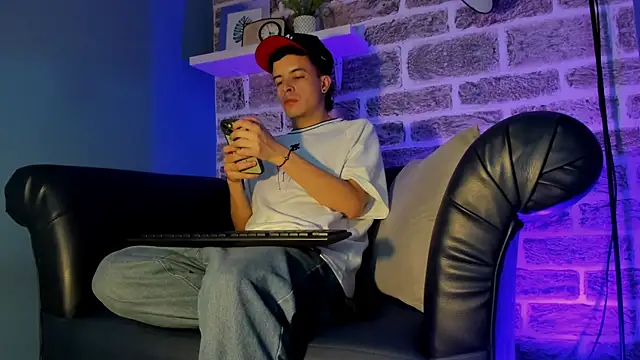 kevinn bluee online show from June 2026 12:22:01 AM