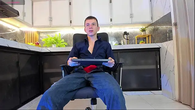 Thiiago twink online show from June 2026 01:28:02 AM