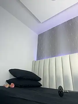 Mia Cartter  online show from June 2026 04:00:02 AM
