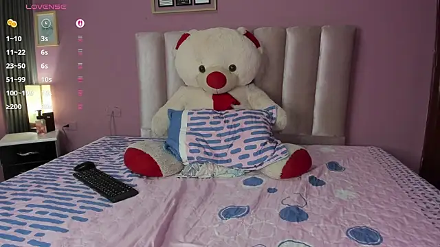 Snapshot of ORIANNA_21 chatting on June 2026 09:14:02 PM ORIANNA 21 online show from June 2026 09:14:02 PM