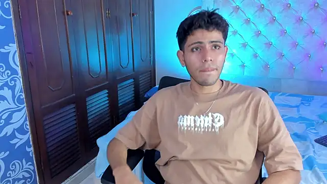 hunterwest06 online show from May 2026 03:20:01 PM