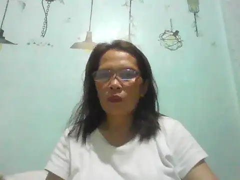 Snapshot of momshe2026 chatting on June 2026 01:16:02 PM momshe2026 online show from June 2026 01:16:02 PM