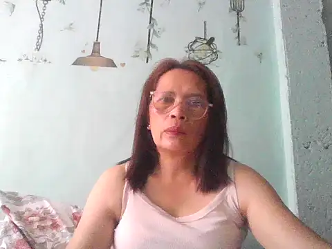 Snapshot of momshe2026 chatting on June 2026 07:39:01 AM momshe2026 online show from June 2026 07:39:01 AM
