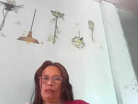 Snapshot of momshe2026 chatting on June 2026 04:23:02 AM momshe2026 online show from June 2026 04:23:02 AM
