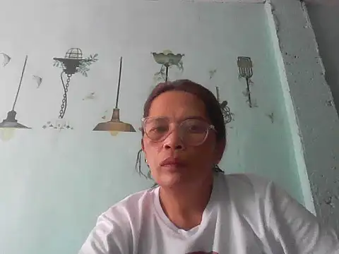 Snapshot of momshe2026 chatting on June 2026 07:09:02 AM momshe2026 online show from June 2026 07:09:02 AM