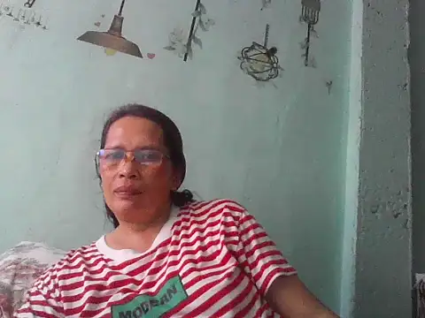 Snapshot of momshe2026 chatting on June 2026 07:57:01 AM momshe2026 online show from June 2026 07:57:01 AM