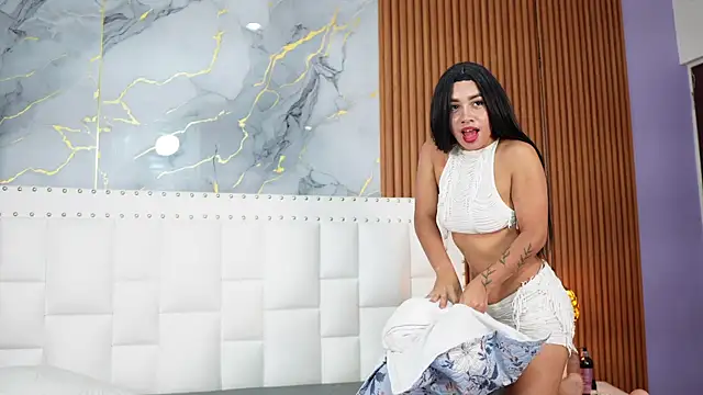 Snapshot of lovelycolombiaangelll chatting on June 2026 02:33:01 AM lovelycolombiaangelll online show from June 2026 02:33:01 AM