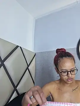 Zoee-Ross online show from May 2026 09:33:02 PM