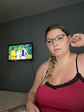 Snapshot of LucieLouBabe chatting on May 2026 11:54:02 PM LucieLouBabe online show from May 2026 11:54:02 PM