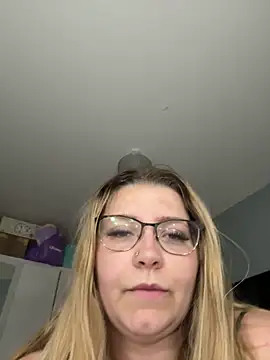 Snapshot of LucieLouBabe chatting on May 2026 11:37:02 PM LucieLouBabe online show from May 2026 11:37:02 PM
