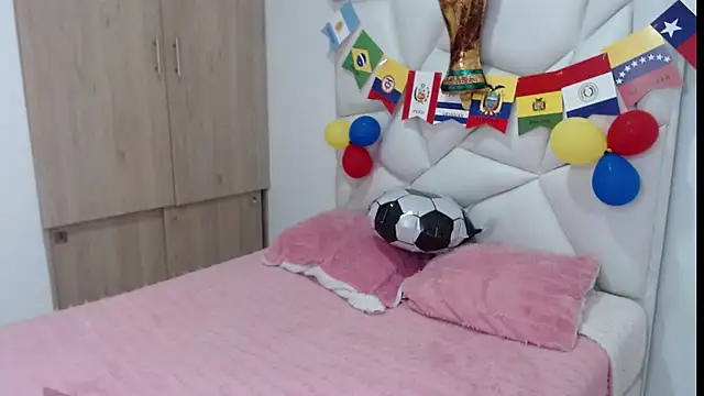 Valeria Santos  online show from June 2026 01:00:01 PM