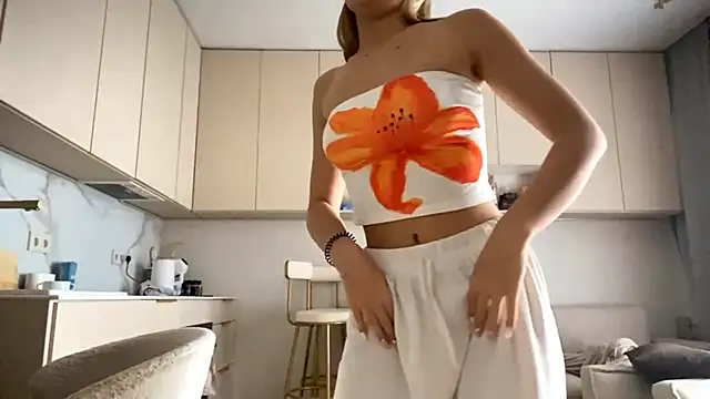 LavetaKempster online show from May 2026 07:14:01 AM