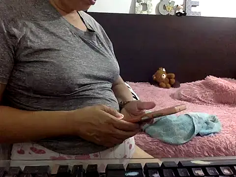 Snapshot of mommy-flabia chatting on July 2026 01:58:01 AM mommy-flabia online show from July 2026 01:58:01 AM