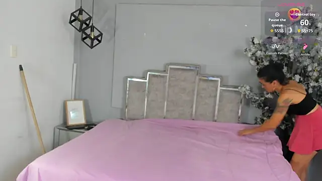 Snapshot of Sofiawonderr chatting on June 2026 07:48:01 PM Sofiawonderr online show from June 2026 07:48:01 PM