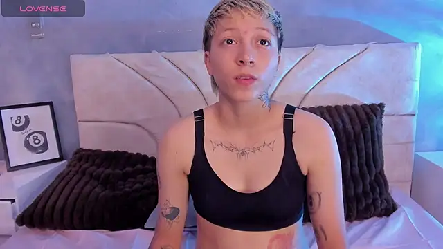 Snapshot of vane_grey chatting on May 2026 08:40:02 PM vane grey online show from May 2026 08:40:02 PM