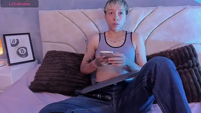 Snapshot of vane_grey chatting on May 2026 08:18:01 PM vane grey online show from May 2026 08:18:01 PM