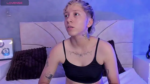 Snapshot of vane_grey chatting on May 2026 08:41:01 PM vane grey online show from May 2026 08:41:01 PM