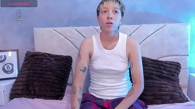 Snapshot of vane_grey chatting on June 2026 07:41:02 PM vane grey online show from June 2026 07:41:02 PM