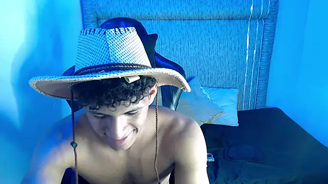 Snapshot of Nicolas_brown_ chatting on May 2026 04:22:01 AM Nicolas brown online show from May 2026 04:22:01 AM