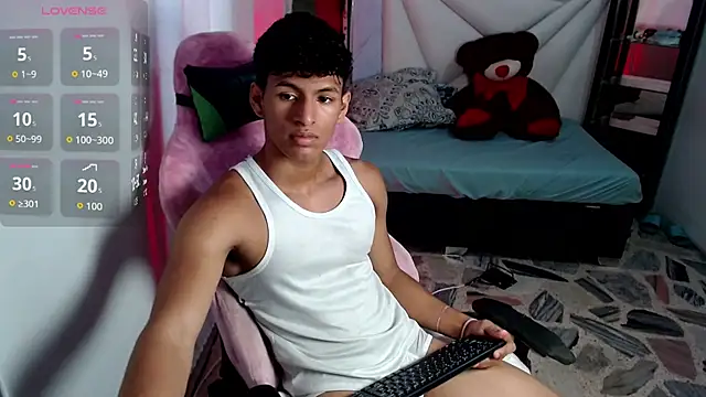 Snapshot of Nicolas_brown_ chatting on May 2026 03:19:01 PM Nicolas brown online show from May 2026 03:19:01 PM