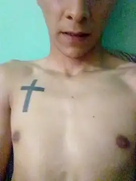 Emiiliaano online show from May 2026 05:58:01 AM