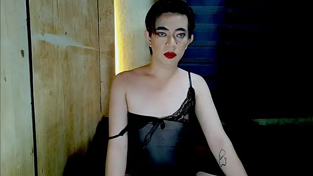 Snapshot of Pretty_Bug chatting on May 2026 12:44:01 PM Pretty Bug online show from May 2026 12:44:01 PM