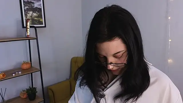Veronica McKinney online show from May 2026 01:06:01 PM