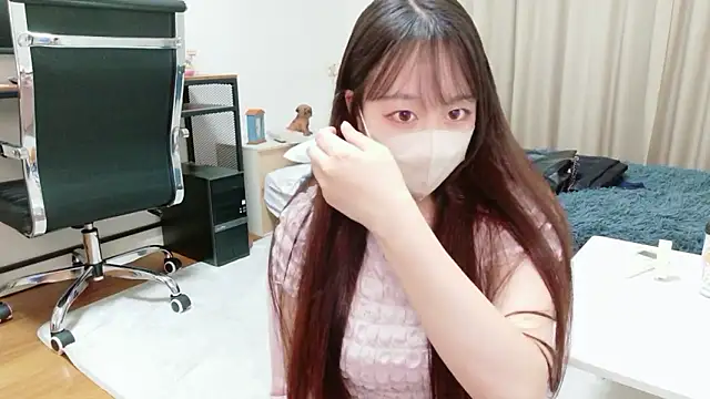 Snapshot of Mei--chan-- chatting on July 2026 06:20:02 AM Mei--chan-- online show from July 2026 06:20:02 AM