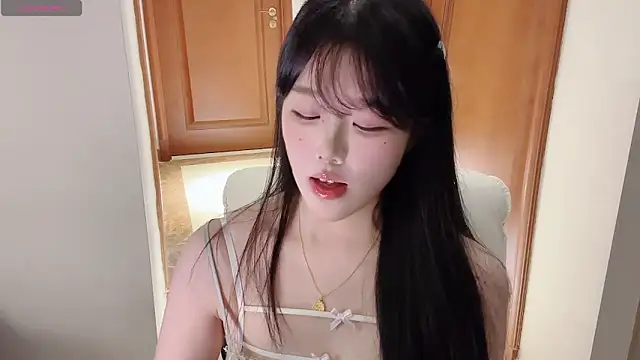Snapshot of April_UU chatting on June 2026 11:19:01 AM April UU online show from June 2026 11:19:01 AM
