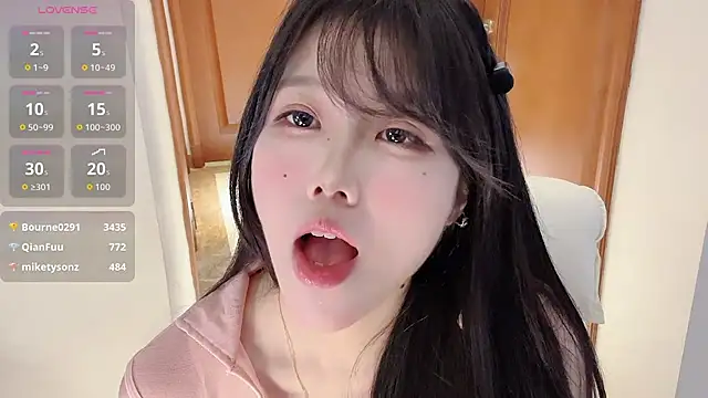Snapshot of April_UU chatting on June 2026 02:44:01 AM April UU online show from June 2026 02:44:01 AM