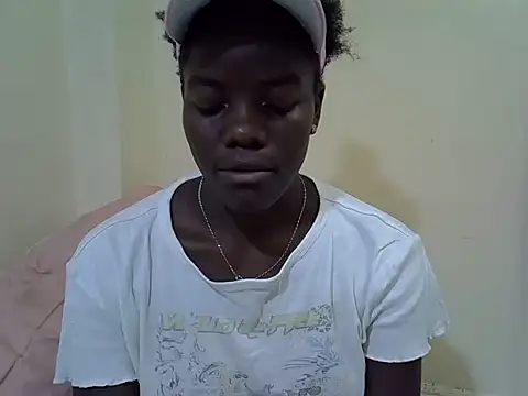 Snapshot of petite_lily chatting on June 2026 12:44:01 AM petite lily online show from June 2026 12:44:01 AM