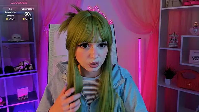 YunaLeaf online show from May 2026 03:55:01 PM
