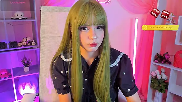 YunaLeaf online show from May 2026 09:04:01 PM