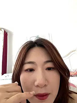 Snapshot of U-mi chatting on May 2026 12:29:02 AM U-mi online show from May 2026 12:29:02 AM