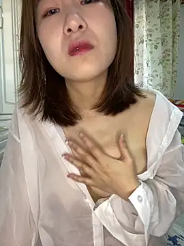 Snapshot of U-mi chatting on June 2026 12:04:01 AM U-mi online show from June 2026 12:04:01 AM