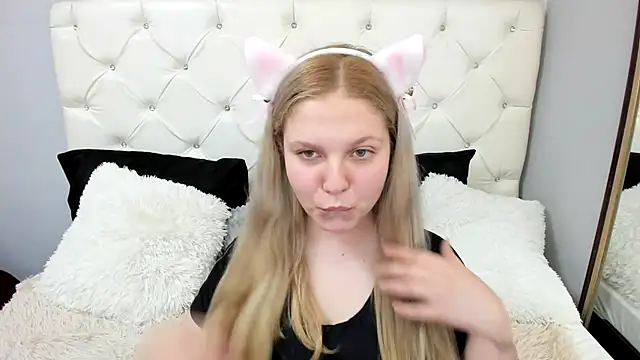 Snapshot of Girl4Power chatting on June 2026 06:02:01 PM Girl4Power online show from June 2026 06:02:01 PM