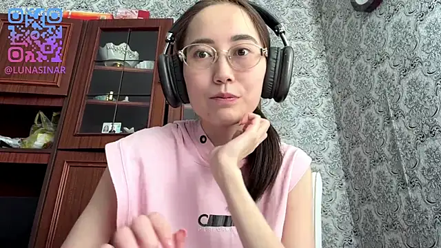 Snapshot of VickieTrudo chatting on June 2026 04:32:01 AM VickieTrudo online show from June 2026 04:32:01 AM