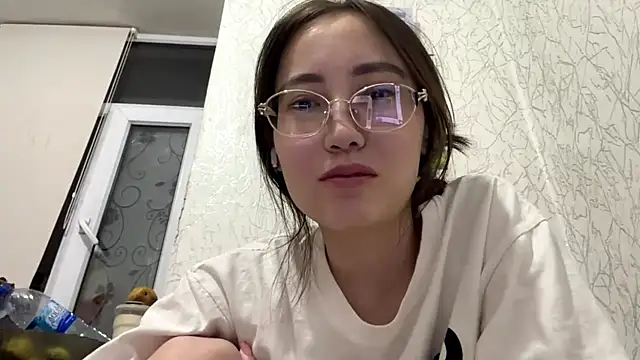 Snapshot of VickieTrudo chatting on June 2026 09:14:02 PM VickieTrudo online show from June 2026 09:14:02 PM