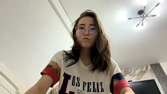 Snapshot of VickieTrudo chatting on June 2026 09:14:01 PM VickieTrudo online show from June 2026 09:14:01 PM