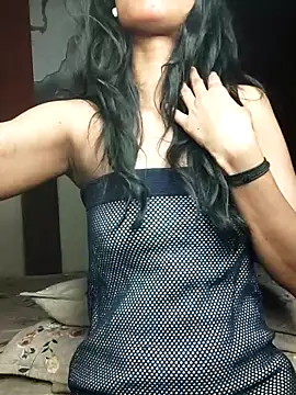 PUNAM779 online show from May 2026 01:44:02 AM