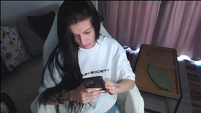 Snapshot of aryanne98 chatting on June 2026 05:52:01 AM aryanne98 online show from June 2026 05:52:01 AM