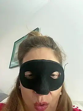 lulupiecitosamor online show from June 2026 03:32:01 PM
