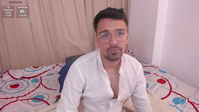 Snapshot of max_ed chatting on July 2026 12:33:01 PM max ed online show from July 2026 12:33:01 PM