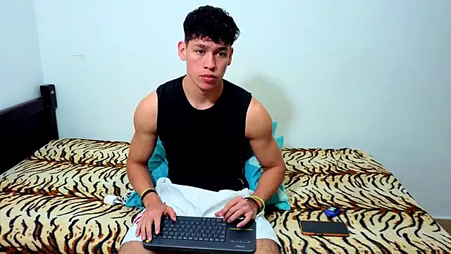 Luke Muscle online show from June 2026 04:01:02 AM