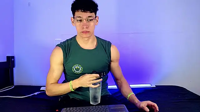 Luke Muscle online show from May 2026 12:33:01 PM