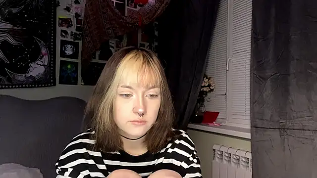 YourFavoriteAltgirl online show from June 2026 11:05:01 PM